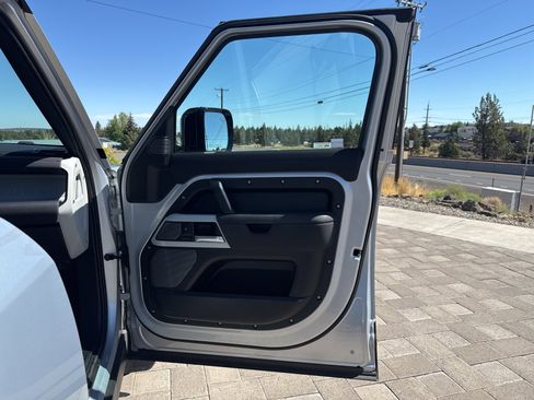 Used 2021 Land Rover Defender 110 S image 15