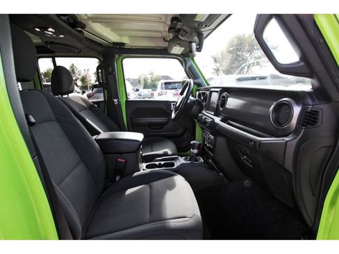 Used 2021 Jeep Gladiator Sport image 25