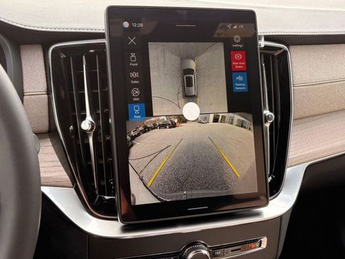 New 2026 Volvo XC90 B6 Plus w/ Protection Package Premier image 31