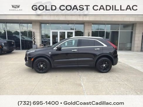 Used 2024 Cadillac XT4 Luxury w/ Cold Weather Package AWD/4WD image 2