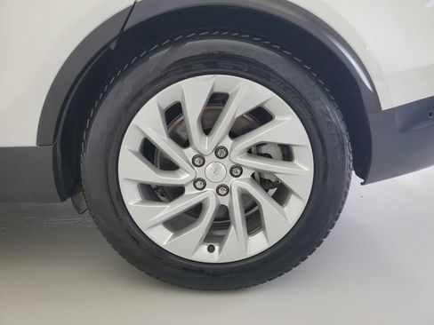 Used 2025 Land Rover Discovery S AWD/4WD image 12