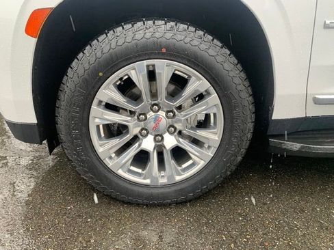 Used 2021 GMC Yukon XL Denali image 11