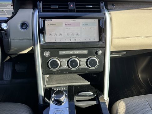 Used 2019 Land Rover Discovery HSE image 27