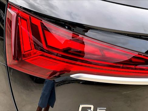 Used 2024 Audi Q5 Premium w/ Convenience Package image 30