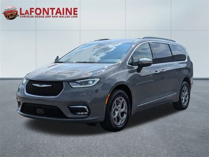Used 2023 Chrysler Pacifica Limited