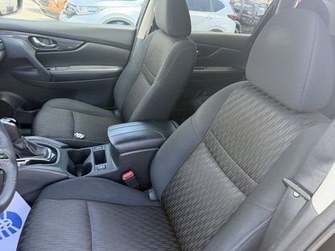Used 2017 Nissan Rogue SV w/ Midnight Edition AWD/4WD image 16