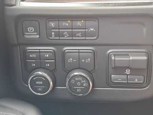 Used 2026 Chevrolet Tahoe Z71 AWD/4WD image 27