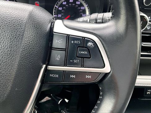 Used 2022 Toyota Highlander LE image 18