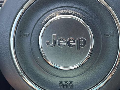 Used 2018 Jeep Compass Latitude FWD image 22