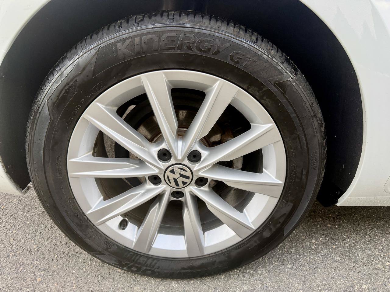 Used 2019 Volkswagen Beetle 2.0T SE FWD image 12
