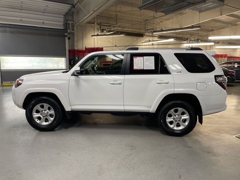 Used 2024 Toyota 4Runner SR5 Premium w/ Moonroof Package image 7