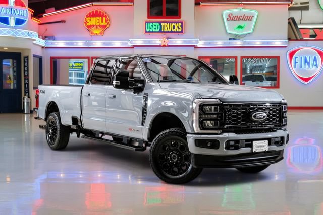 Used 2025 Ford F350 Lariat w/ Black Appearance Package AWD/4WD image 1