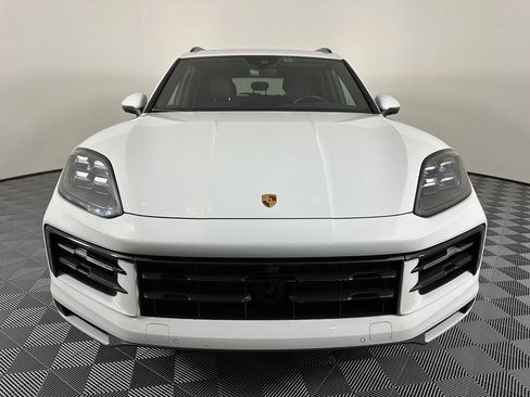 Certified 2025 Porsche Cayenne AWD/4WD image 8