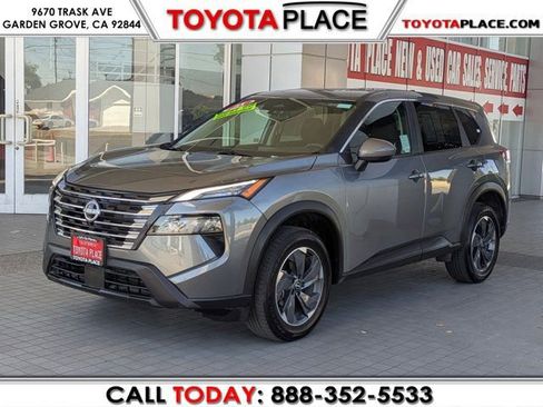 Used 2025 Nissan Rogue SV image 1