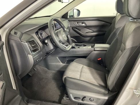 Used 2024 Nissan Rogue SV FWD image 17