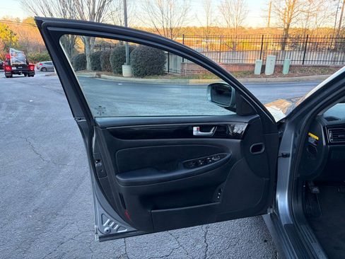 Used 2013 Hyundai Genesis 3.8 image 20