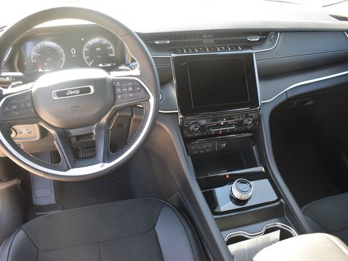 New 2025 Jeep Grand Cherokee L Altitude image 18