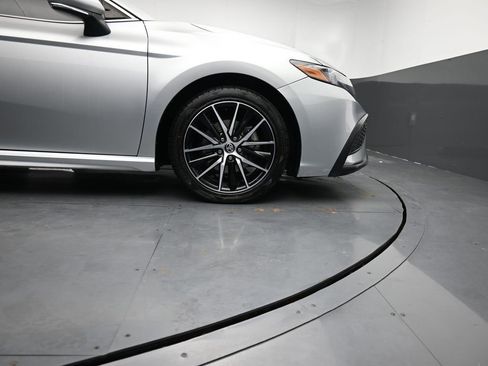 Used 2023 Toyota Camry SE image 11