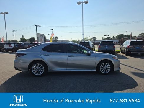 Used 2023 Toyota Camry LE FWD image 6