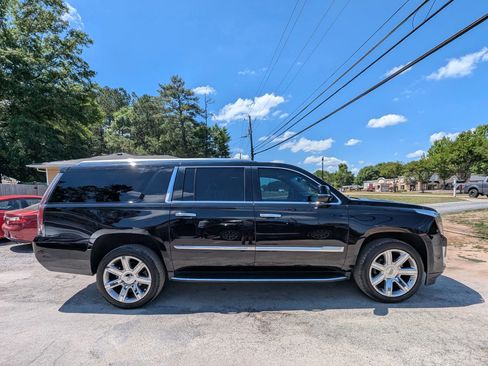 Used 2018 Cadillac Escalade ESV Luxury RWD image 4