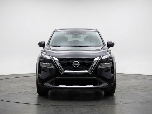 Used 2025 Nissan Rogue SV FWD image 2