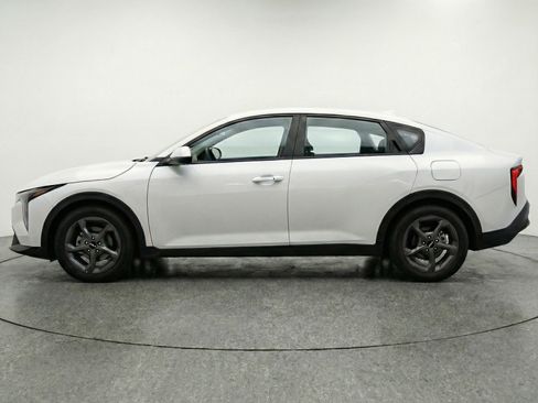 Used 2025 Kia K4 LXS image 5