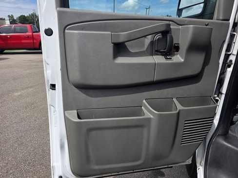 Used 2017 Chevrolet Express 3500 RWD image 10