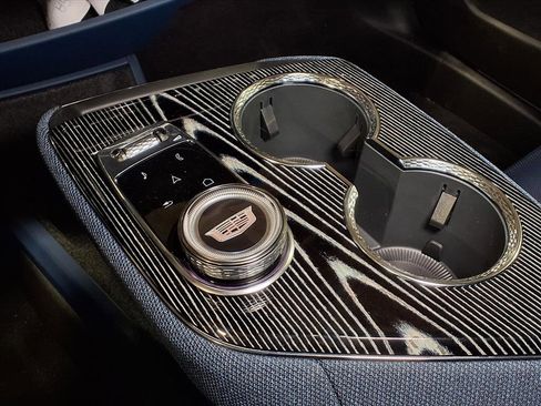 New 2026 Cadillac Optiq Luxury 2 image 18