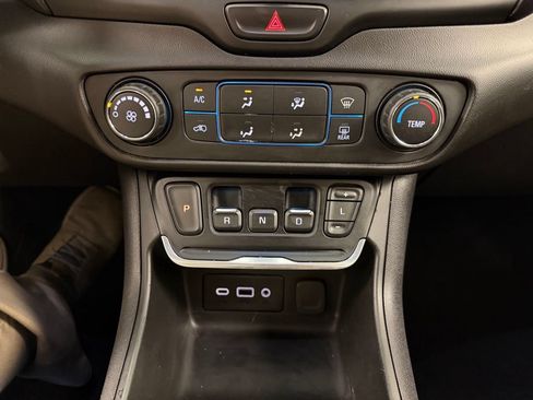 Used 2020 GMC Terrain SLE w/ Driver Convenience Package FWD image 27