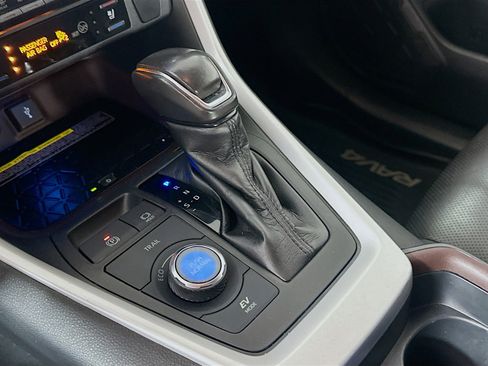 Used 2021 Toyota RAV4 Limited image 25