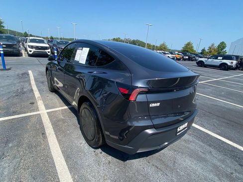 Used 2026 Tesla Model Y AWD image 5