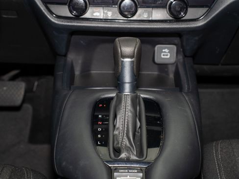 Certified 2024 Honda HR-V LX image 25