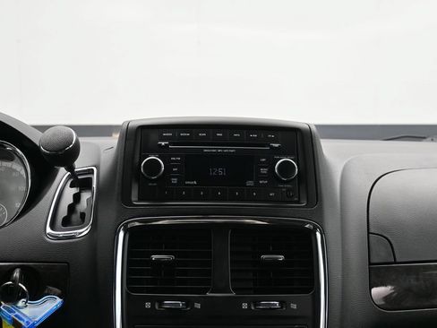 Used 2016 Dodge Grand Caravan SXT FWD image 43
