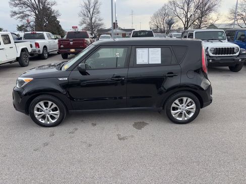 Used 2016 Kia Soul + image 2