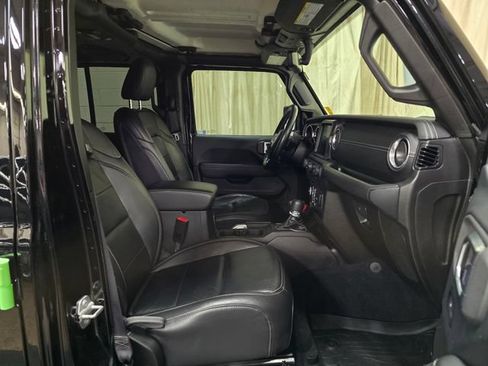Used 2019 Jeep Wrangler Unlimited Sahara w/ Uconnect 4C Nav & Sound Group AWD/4WD image 36