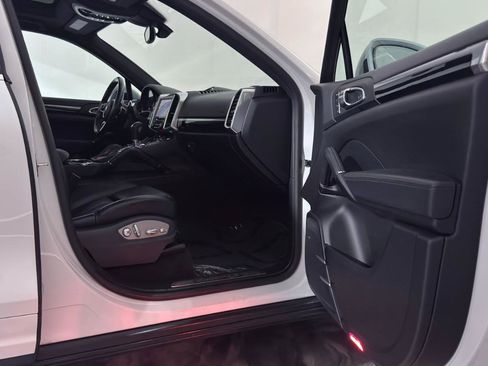Used 2018 Porsche Cayenne S AWD/4WD image 24