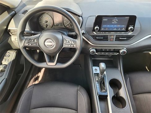 Used 2024 Nissan Altima 2.5 S image 27