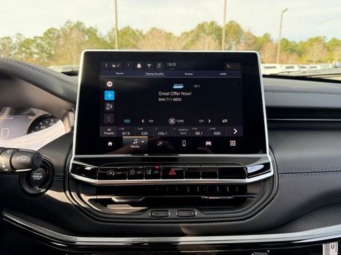 New 2026 Jeep Compass Latitude image 21