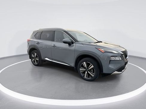 Used 2023 Nissan Rogue Platinum w/ Platinum Premium Package image 2