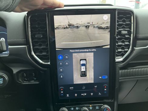 Used 2024 Ford Ranger Lariat w/ FX4 Off-Road Package image 12