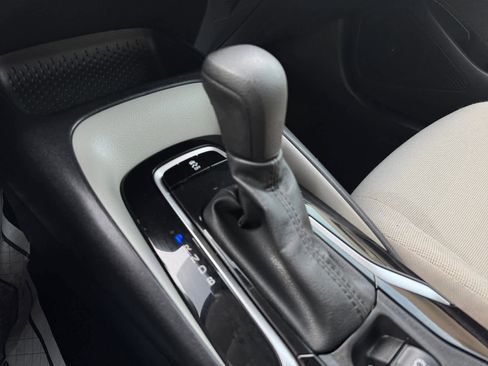 Used 2022 Toyota Corolla LE image 5