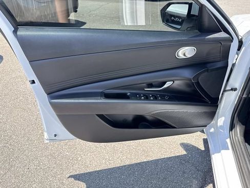 Used 2022 Hyundai Elantra SEL w/ Convenience Package FWD image 13