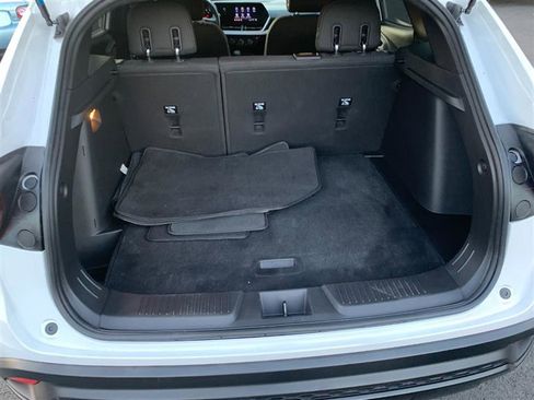 Used 2024 Chevrolet Trax RS w/ Driver Confidence Package image 39