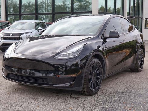 Used 2023 Tesla Model Y Long Range image 8