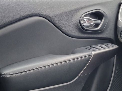 Certified 2021 Jeep Cherokee Latitude Lux w/ Sun & Sound Group image 37