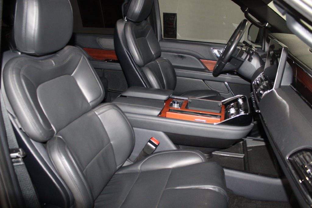 Used 2024 Lincoln Navigator Premiere AWD/4WD image 23