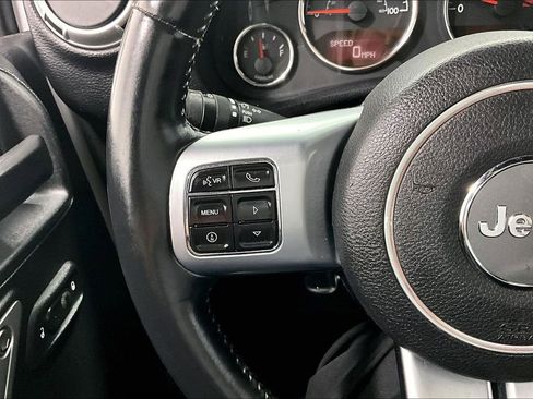Used 2015 Jeep Wrangler Unlimited Rubicon AWD/4WD image 23