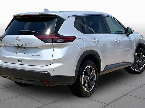 Used 2024 Nissan Rogue SV AWD/4WD image 13
