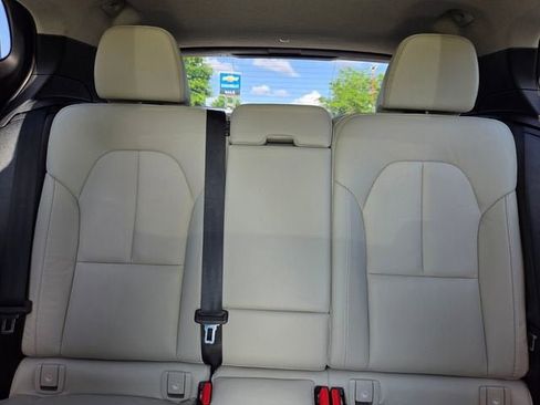 Used 2023 Volvo XC40 B4 Ultimate FWD image 13