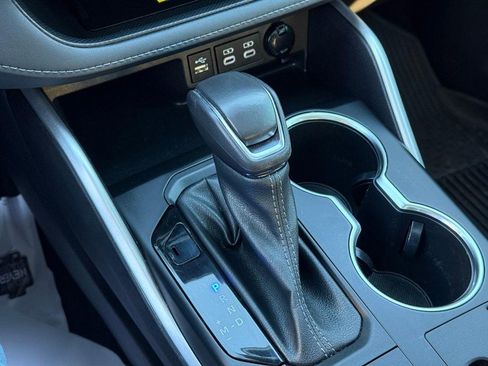 Used 2023 Toyota Highlander XLE image 21